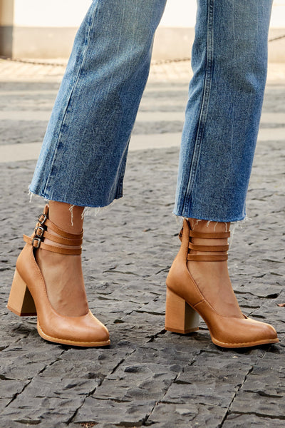 Casilda | Smooth Sandals with Ankle Strap and Thick Heel