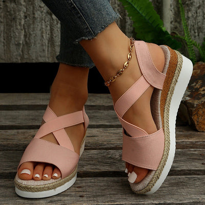 Clara - Black platform sandals with crisscrossing straps