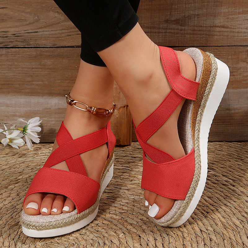 Clara - Black platform sandals with crisscrossing straps